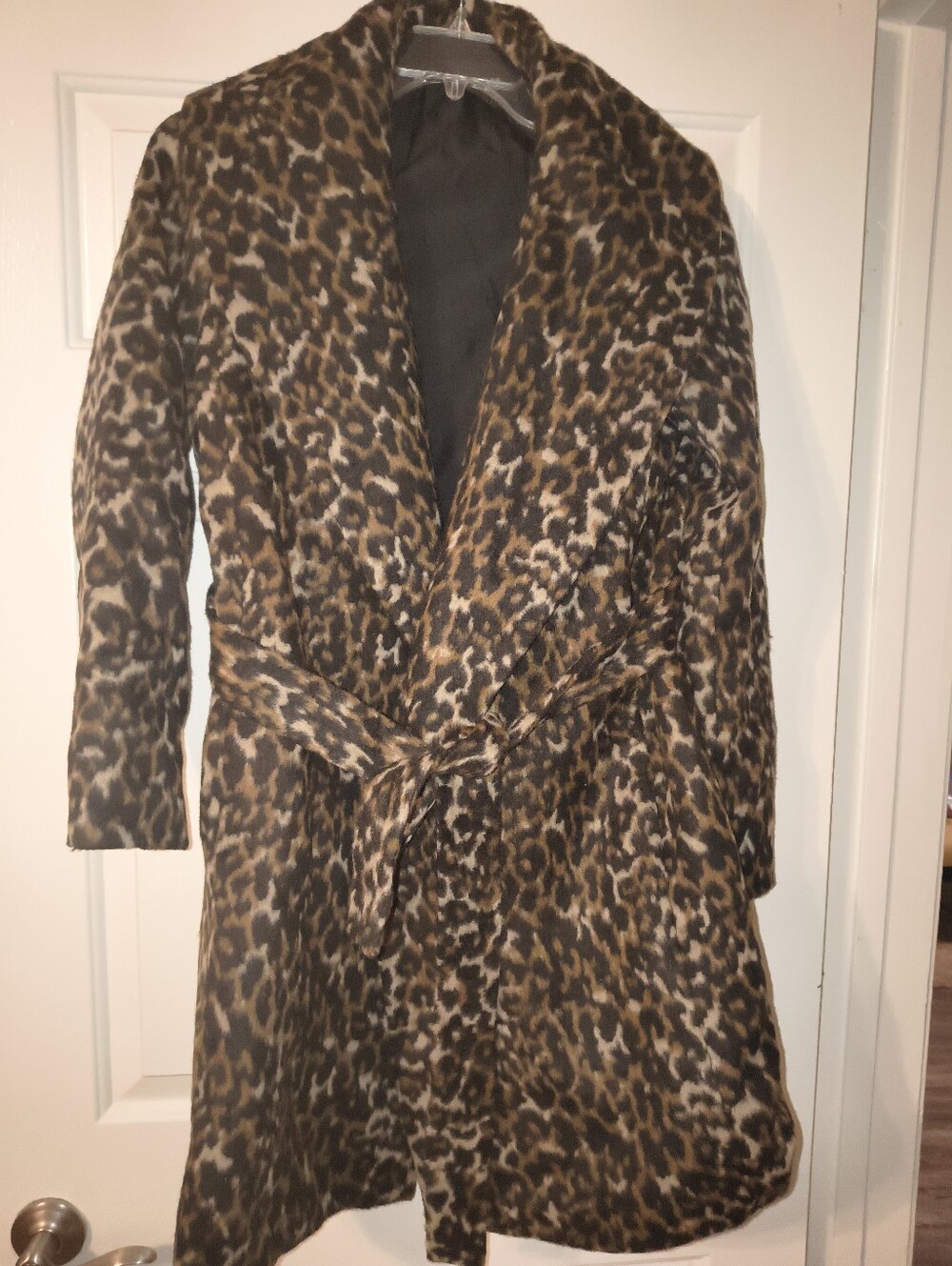 Ann Taylor Factory leopard print faux fur coat, size M.